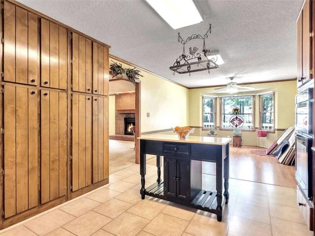 laundry area featuring sink, a textured ceiling, separate washer and dryer, and light tile patterned flooring