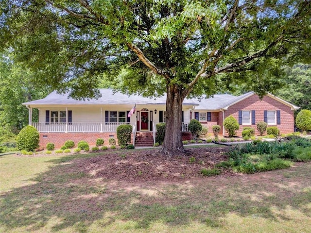 ranch-style home with a front yard