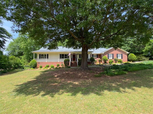 ranch-style home with a front lawn and a porch