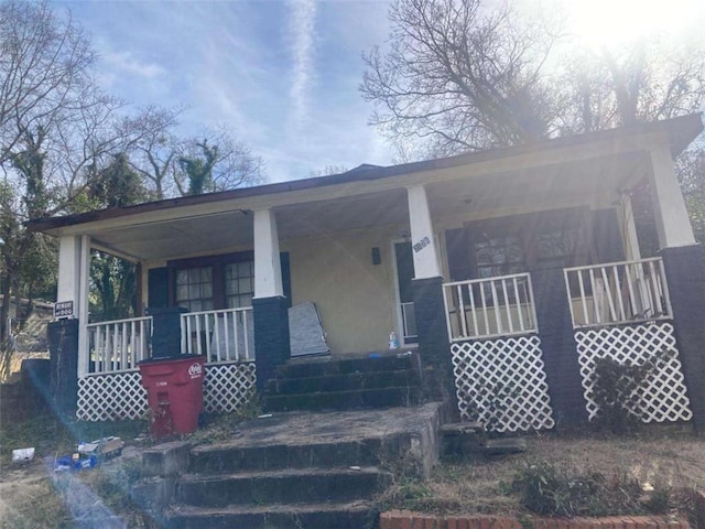 view of front facade with a porch