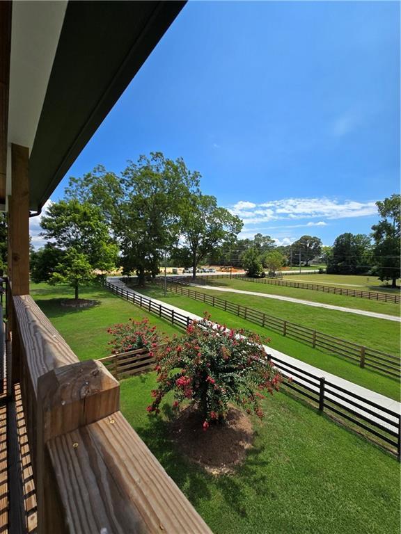 view of yard featuring a rural view