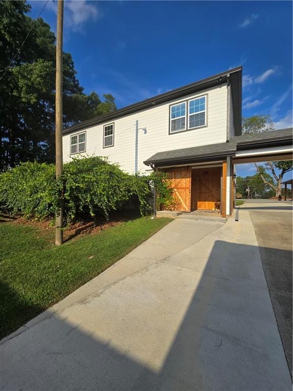 view of front of property featuring an attached carport and concrete driveway