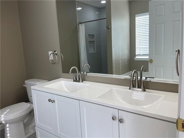 bathroom with a shower with curtain, vanity, and toilet