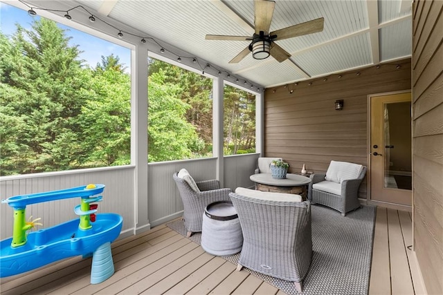 sunroom featuring ceiling fan