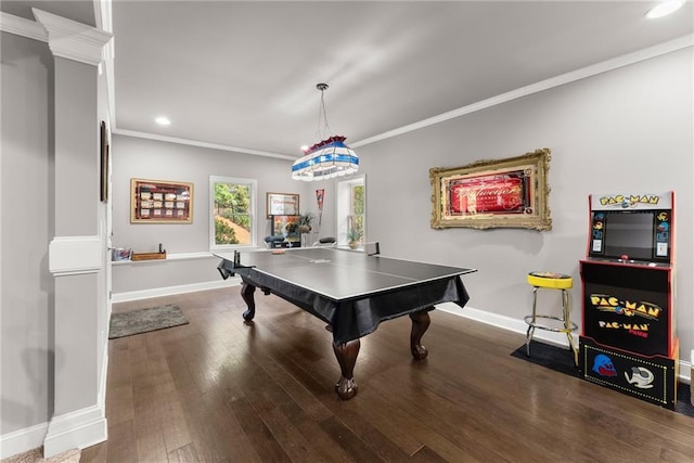 playroom featuring crown molding, recessed lighting, baseboards, and wood finished floors