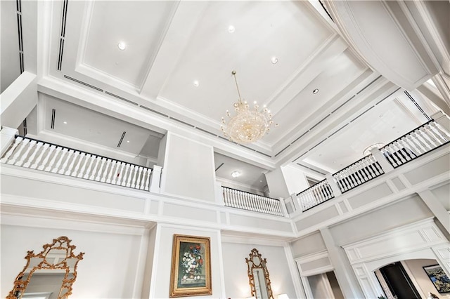 room details featuring a notable chandelier