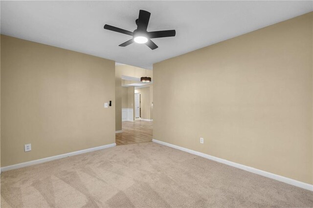 carpeted empty room featuring ceiling fan