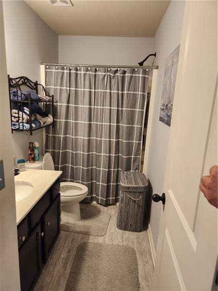 full bath with vanity, visible vents, wood finished floors, toilet, and a shower with curtain
