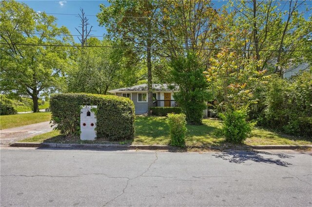 877 Lee Andrews Ave SE, Atlanta, GA 30315 - view of front of home with a front lawn