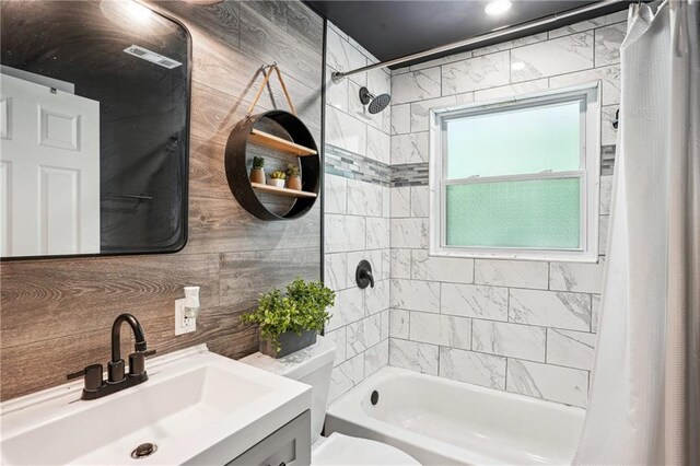 877 Lee Andrews Ave SE, Atlanta, GA 30315 - bathroom with shower / bath combination with curtain, vanity, and toilet