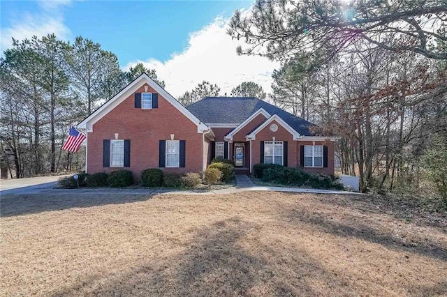 view of front of property featuring brick siding and a front lawn