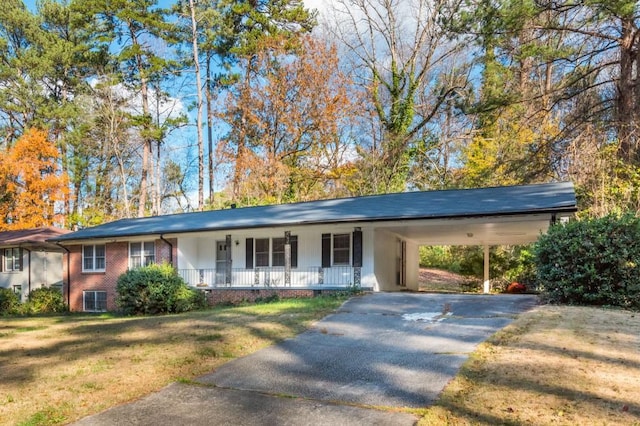 single story home featuring a front lawn, covered porch, and a carport