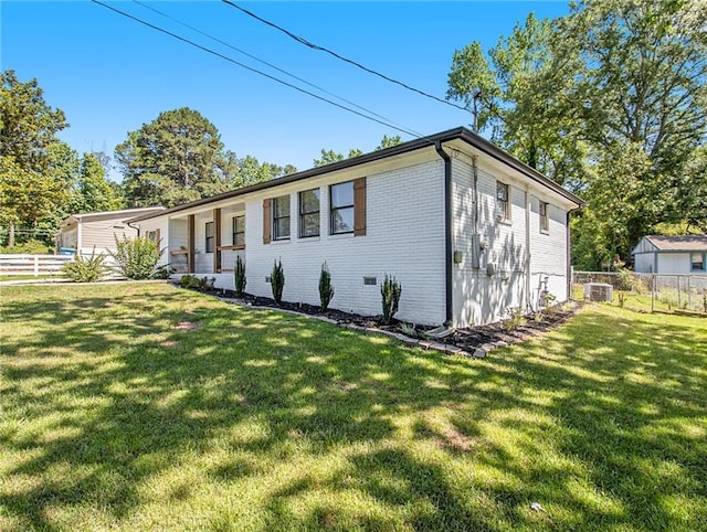 view of front of property with a front yard