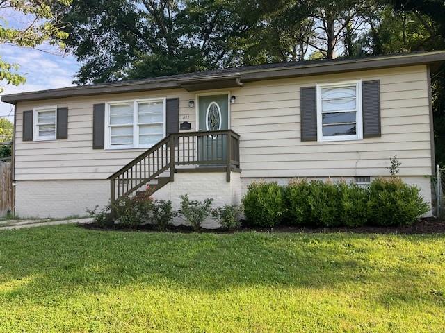 633 Tom Read Dr, Marietta, GA 30062 - ranch-style house with a front yard and crawl space
