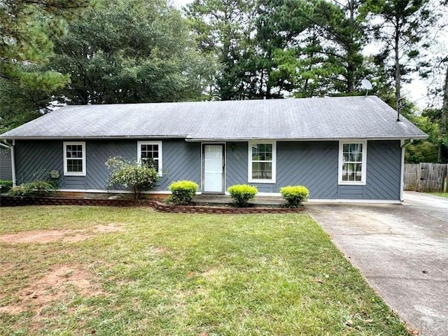 ranch-style home with a front yard