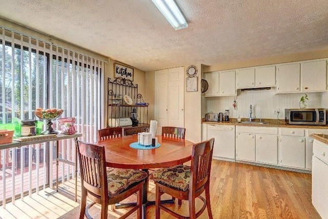 3576 Shrewsbury Ct, Snellville, GA 30039 - dining space featuring light wood-style floors and a textured ceiling