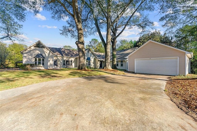 view of front of property featuring a front lawn, driveway, and a garage