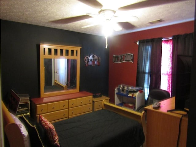 274 Griffith St, Winder, GA 30680 - bedroom with ceiling fan