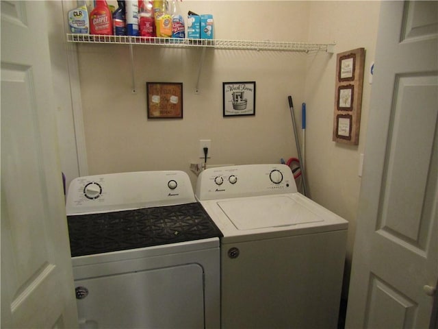274 Griffith St, Winder, GA 30680 - laundry area with washing machine and dryer