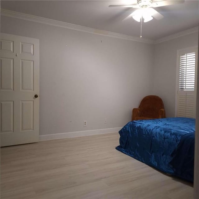 bedroom with light wood-type flooring, ornamental molding, baseboards, and a ceiling fan