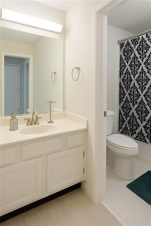 full bath featuring vanity, tile patterned flooring, toilet, and a shower with shower curtain