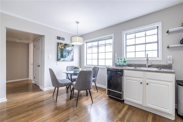 dining space featuring dark hardwood / wood-style flooring and sink