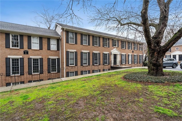 view of front facade with brick siding