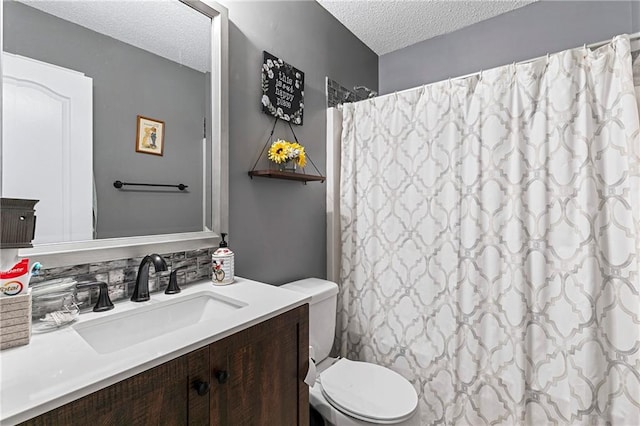 full bathroom with a textured ceiling, vanity, toilet, and a shower with curtain