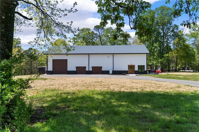 view of outdoor structure featuring a yard and a garage