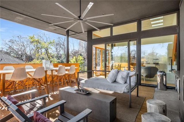 sunroom featuring ceiling fan