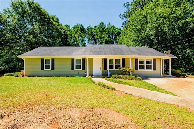 ranch-style house featuring a front lawn