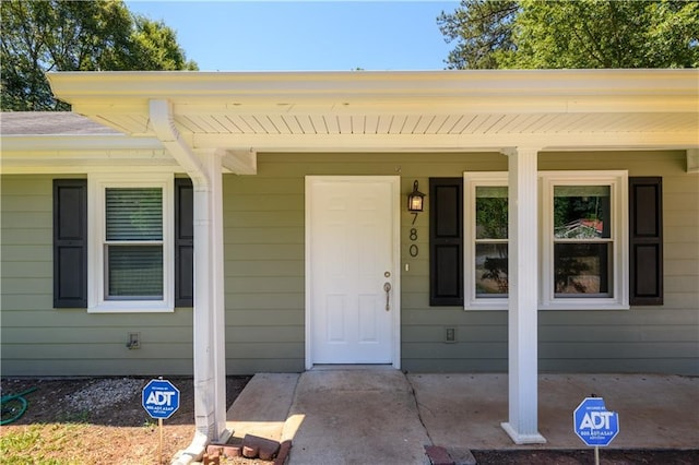 doorway to property with covered porch