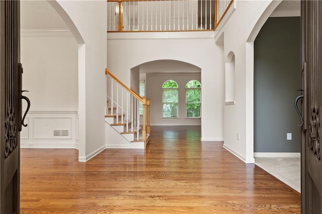 915 Summer Wind Pl, Roswell, GA 30075 - entryway with wood finished floors, stairway, a towering ceiling, and arched walkways