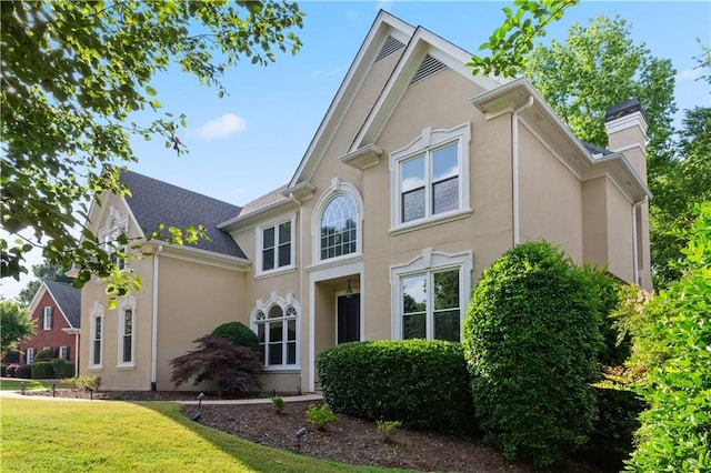 915 Summer Wind Pl, Roswell, GA 30075 - view of front facade featuring stucco siding, a chimney, and a front yard
