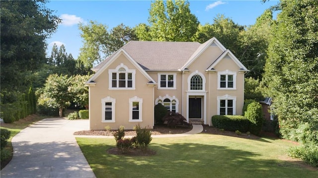 915 Summer Wind Pl, Roswell, GA 30075 - view of front of property featuring a front yard, driveway, and stucco siding