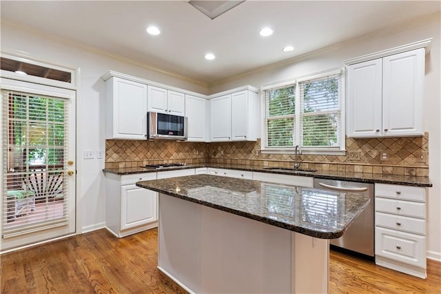 915 Summer Wind Pl, Roswell, GA 30075 - kitchen featuring a sink, stainless steel appliances, white cabinets, ornamental molding, and recessed lighting