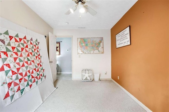 empty room with ceiling fan