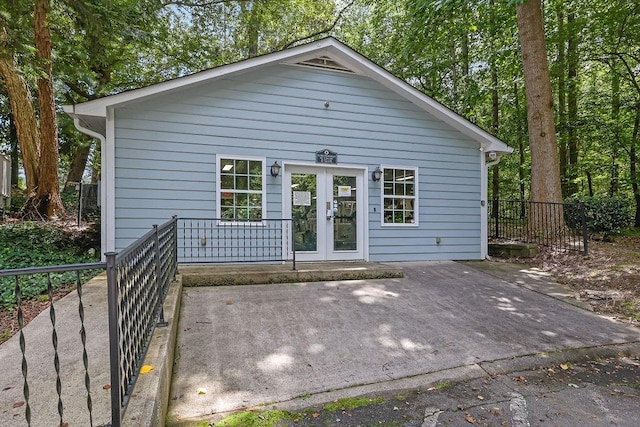 4081 Riverlook Pkwy SE Unit 13, Marietta, GA 30067 - back of property with french doors and a patio area