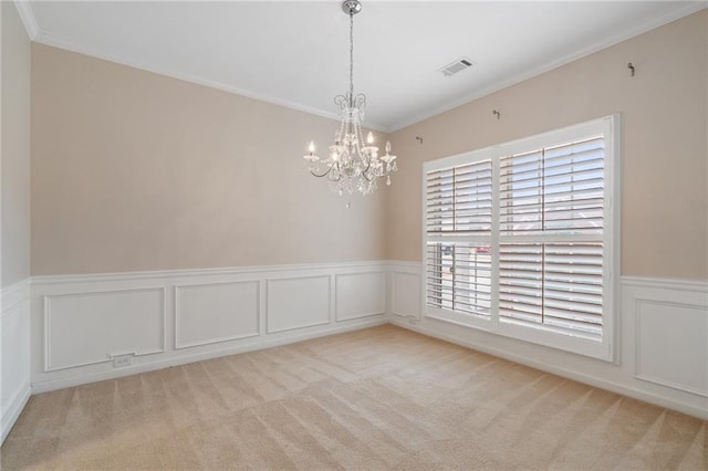 unfurnished room featuring a notable chandelier, visible vents, light colored carpet, and crown molding