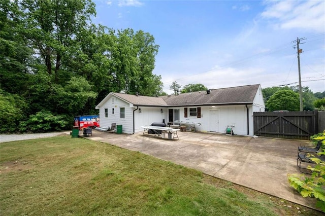 2021 Sherwood Dr SE, Marietta, GA 30062 - rear view of property featuring a gate, a lawn, and a patio area