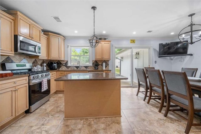 2021 Sherwood Dr SE, Marietta, GA 30062 - kitchen featuring stainless steel appliances, a chandelier, a center island, decorative backsplash, and recessed lighting