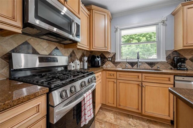 2021 Sherwood Dr SE, Marietta, GA 30062 - kitchen with stainless steel appliances, a sink, crown molding, tasteful backsplash, and dark stone countertops