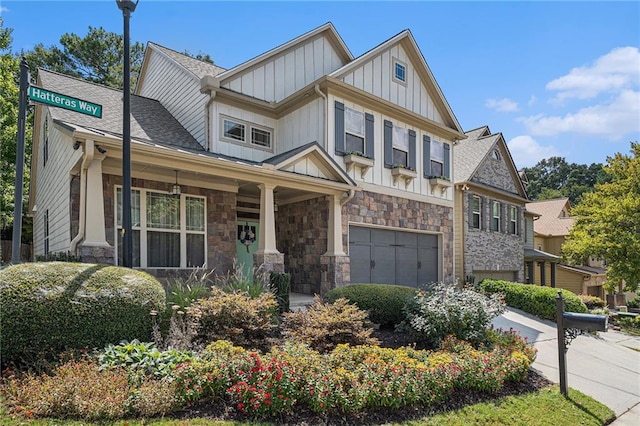 craftsman house featuring a garage