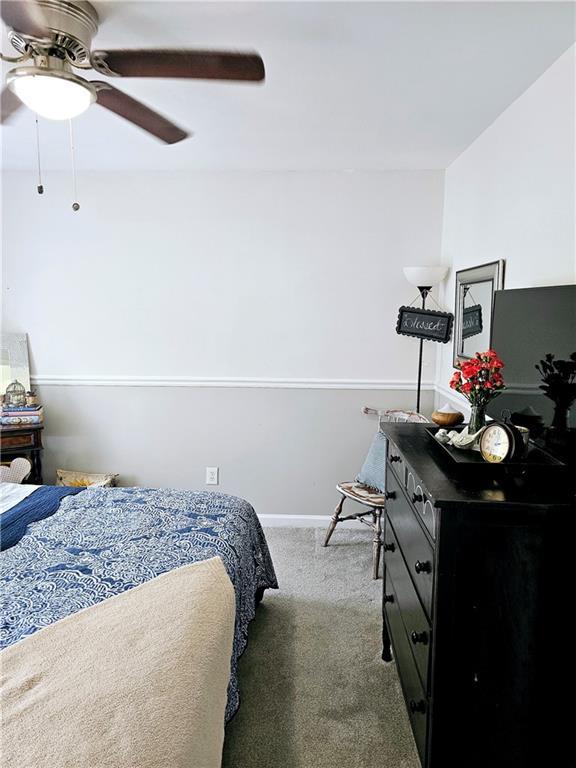 bedroom with carpet flooring and ceiling fan