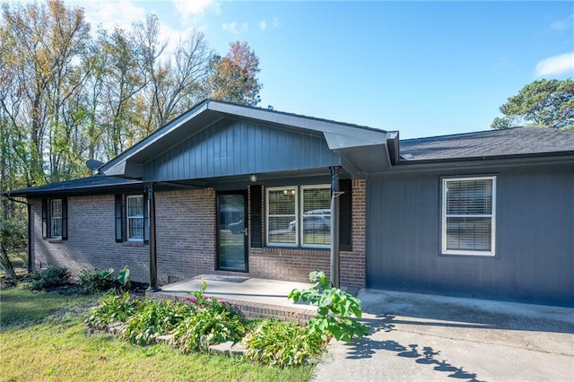 view of front of house with covered porch