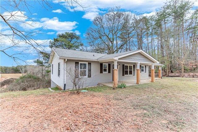 view of front of house with a front yard