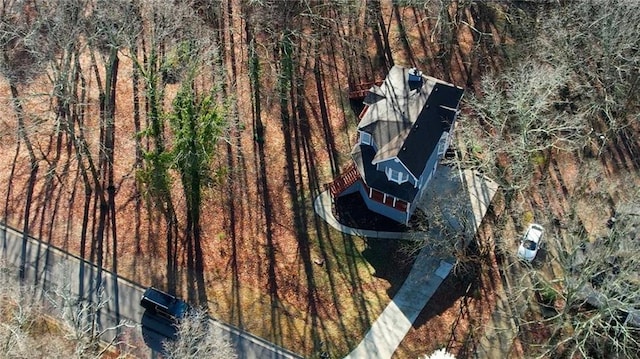 drone / aerial view featuring a view of trees