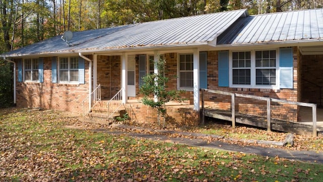 ranch-style home with a porch