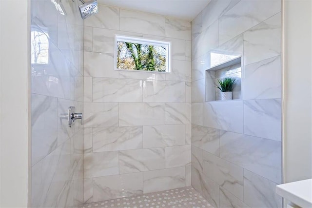 full bathroom featuring tiled shower