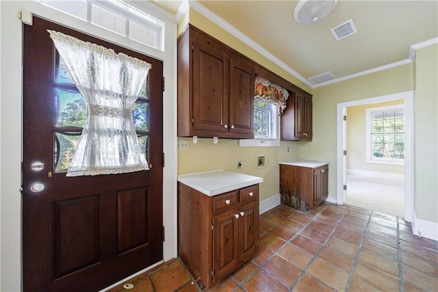 kitchen with crown molding